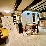 Charming House In Old Town- Private Garden & Bbq Brašov