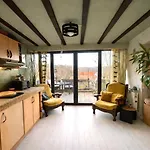 Escape House Old Town & Private Garden *
