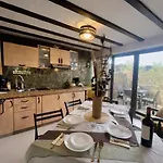 Escape House Old Town & Private Garden * Brasov
