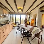 Escape House Old Town & Private Garden *