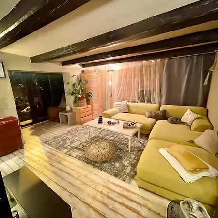 Escape House Old Town & Private Garden Prázdninový dům Brašov