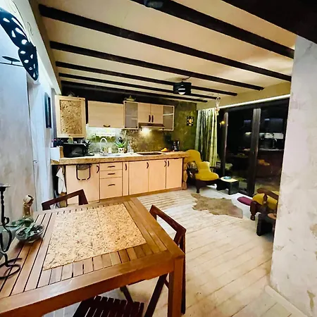 Escape House Old Town & Private Garden *