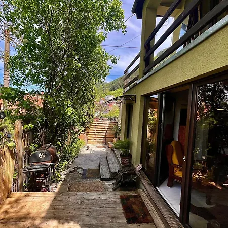 Escape House Old Town & Private Garden 度假居 *