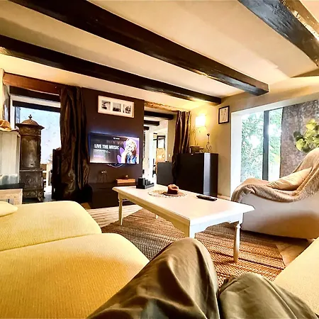 Escape House Old Town & Private Garden * Brasov