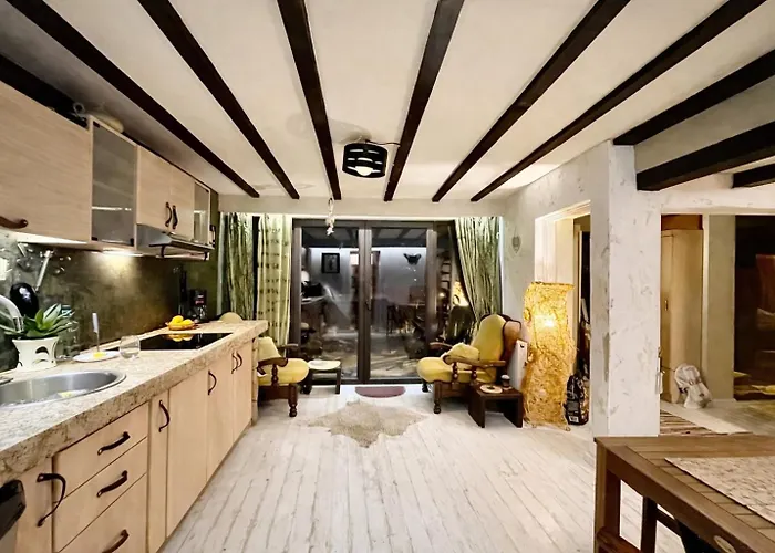 Charming House In Old Town- Private Garden & Bbq Holiday home