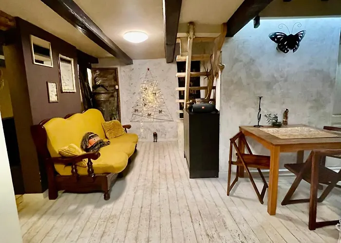 Сasa de vacaciones Charming House In Old Town- Private Garden & Bbq *