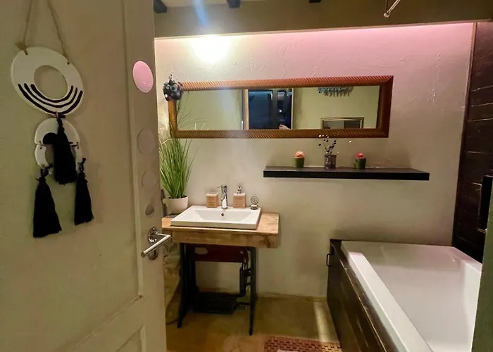 Charming House In Old Town- Private Garden & Bbq Сasa de vacaciones *