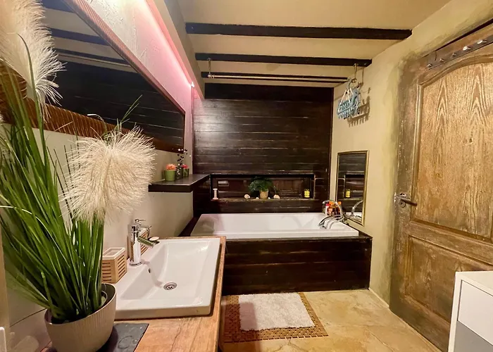 Charming House In Old Town- Private Garden & Bbq Сasa de vacaciones *