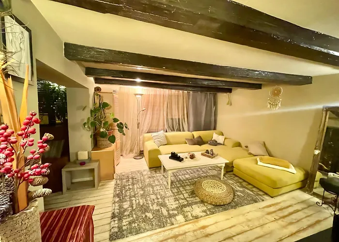 Charming House In Old Town- Private Garden & Bbq Сasa de vacaciones *