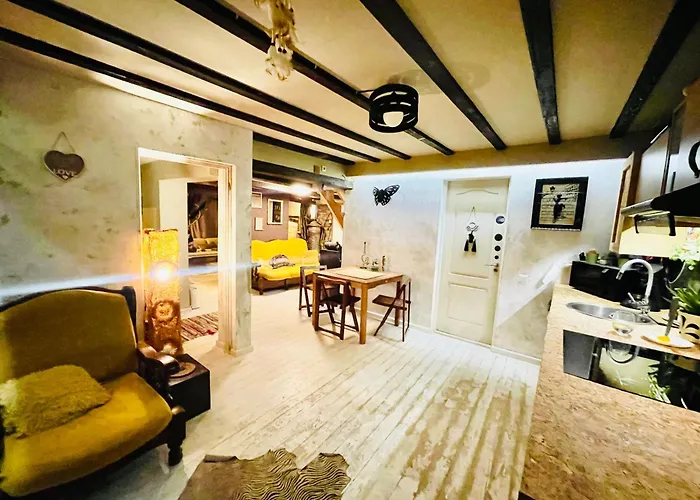 Сasa de vacaciones Charming House In Old Town- Private Garden & Bbq